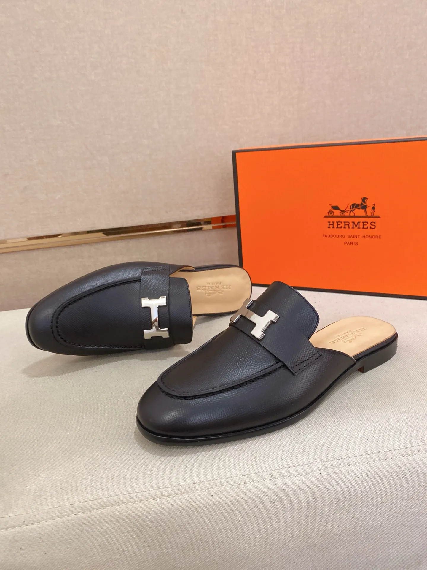 Men's clothing and shoes💰: 500💰《HERMES》【Classic original single version】Hermès half-drag; top 🔝purchasing agent🔍🔍 latest 🇺🇸 counter sale simultaneously, original ▲▲cowhide imported from Italy ▲▲Exquisite workmanship (Italian 🇮🇹Imported water-dyed 🐂cowhide lining) sole: original sole provided by the original factory, ⚠️exclusive double-layer activity·TPR·rubber·combined molded outsole; Yardage: 38-44. Can be customized45